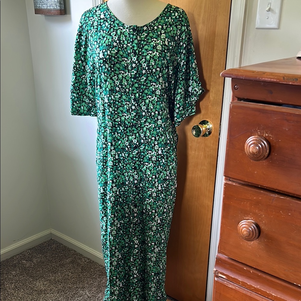 NWOT Ellos Green dress with Flutter Sleeves and drawstring waist